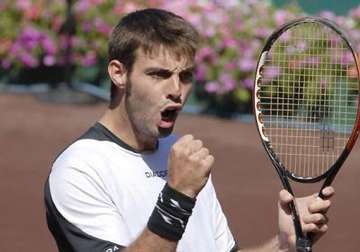 granollers beats zverev to advance at halle