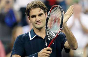 federer hits between the legs shot in us open victory