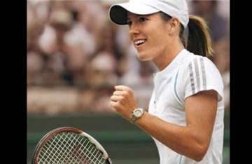 justine henin makes winning return to tennis