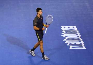 crowd pleaser djokovic revives tradition at aust open