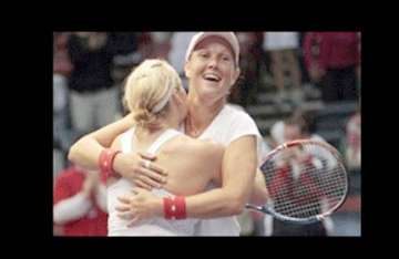 us advances to fed cup final against italy