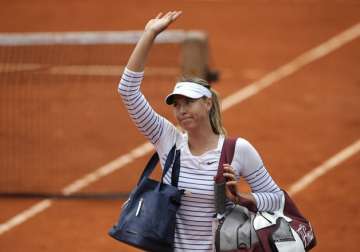 defending champion maria sharapova loses to safarova in 4th round of french open