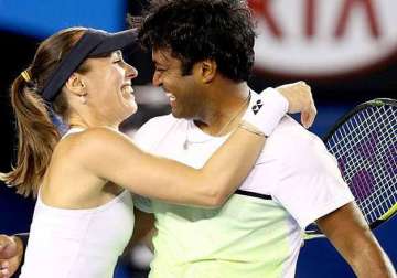 wimbledon paes hingis cruise into mixed doubles quarters