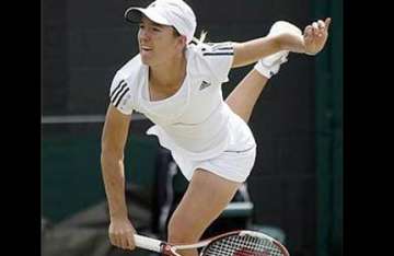 tennis star justin henin breaks her little finger