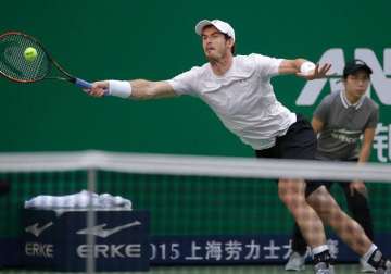 andy murray beats john isner to reach shanghai masters quarterfinals