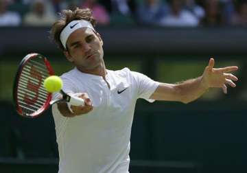 wimbledon 2015 roger federer beats sam groth to advance into last 16