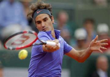 roger federer loses to pal stan wawrinka in 3 sets at french open