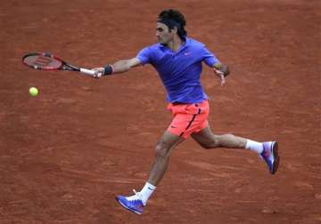 french open federer monfils halted after 2 sets sharapova doesn t play