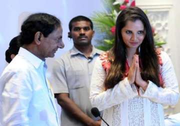 telangana govt gives rs 1 cr to sania mirza for us open win