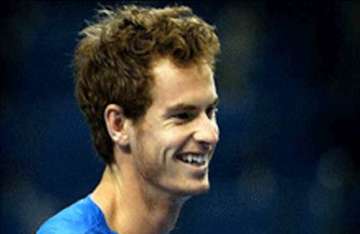 federer fights through murray advances