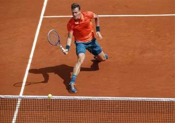 tomas berdych breezes past japanese qualifier at french open