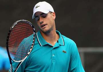 isner out of hopman cup with knee injury