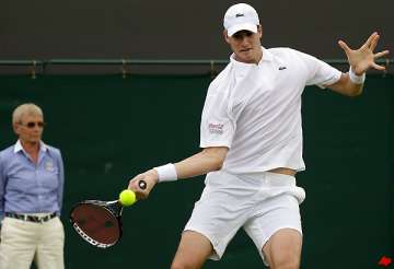 isner upset by falla in 1st round at wimbledon