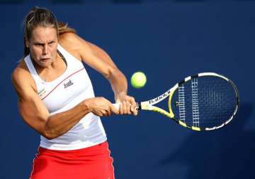 italy take 2 0 lead over us in fed cup