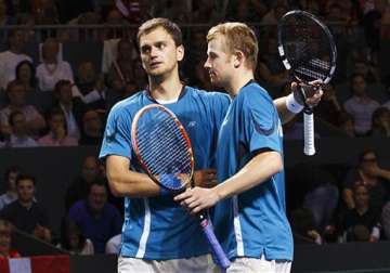 kazakhstan leads switzerland 2 1 in davis cup qf