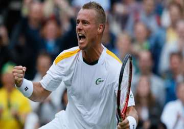 lleyton hewitt upsets federer to win brisbane title