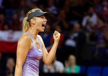 maria sharapova reaches semifinals in stuttgart