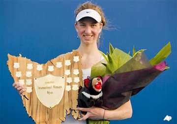 mona barthel wins hobart wta title