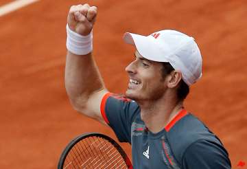 murray soars above boobirds for french open win