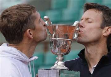 nestor mirnyi beat bryans for french open title