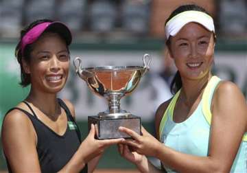 peng and hsieh win french open women s doubles