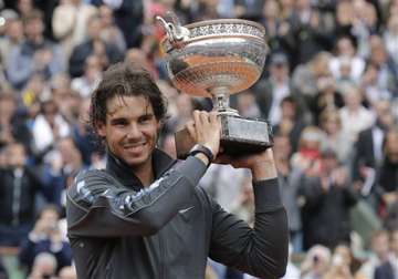 rafael nadal begins bid for 3rd wimbledon title