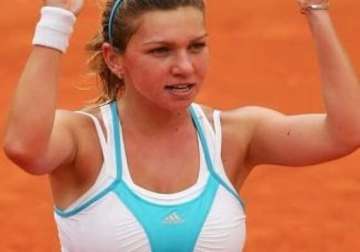simona halep advances to 2nd round at french open