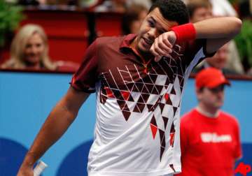 tsonga survives scare to advance at valencia open