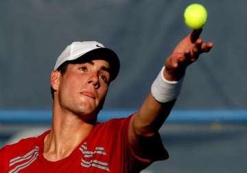 two time defending champ isner wins at newport