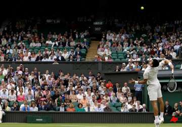 use of wimbledon roof has some players bewildered