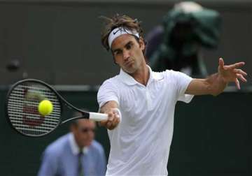 wimbledon federer back into quarterfinals for 12th time