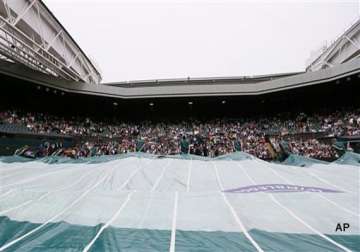 wimbledon roof shut over centre court