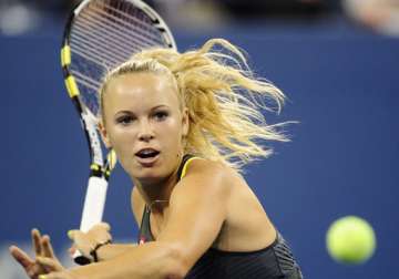 wozniacki limps out of us open