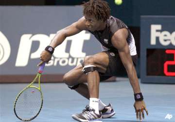 young rallies past monfils to reach thailand final