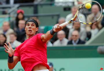 6 time champ rafael nadal rolls on at french open