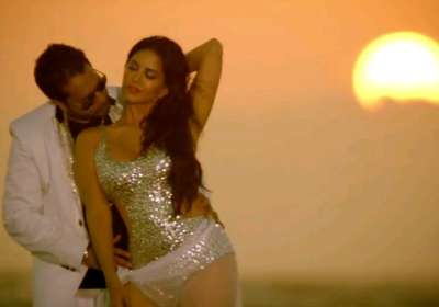 Shake That Booty' song review: Sunny Leone and Mika Singh are unimpressive  (watch video) | Bollywood News â€“ India TV