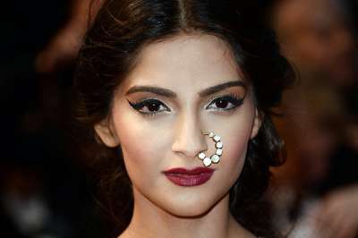 Sonam deals kapoor ring