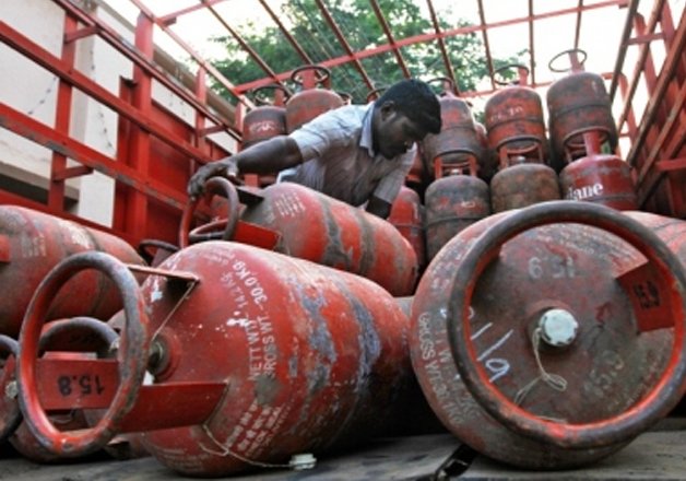 govt to invest rs 2000 cr to provide lpg connection to poor