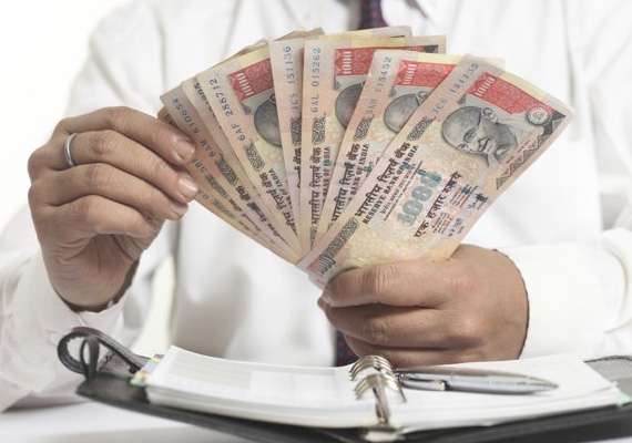 Rupee Hits A Lifetime Low Of 65 56 Against Us Dollar India News India Tv