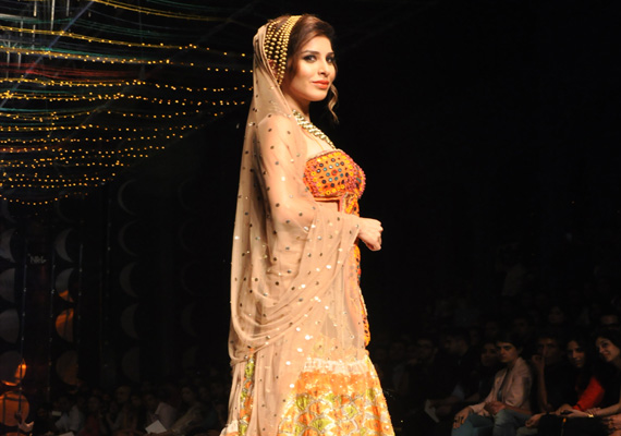 india bridal fashion week 2013 sophie choudhry sizzles at