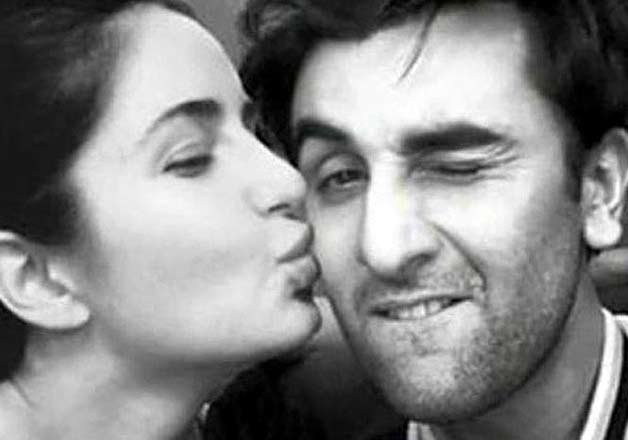 Katrina kisses Ranbir pics - IndiaTV News | Bollywood News – India TV