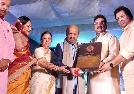 Bollywood lyricist Sameer awarded Kishore Kumar Samman | Bollywood News ...