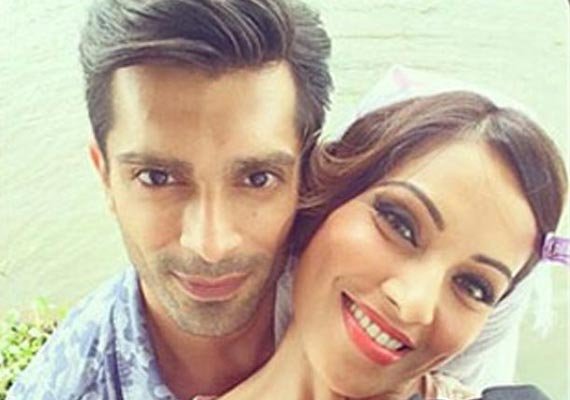 Bipasha Basu Dating Alone Co Star Karan Singh Grover See Pics 