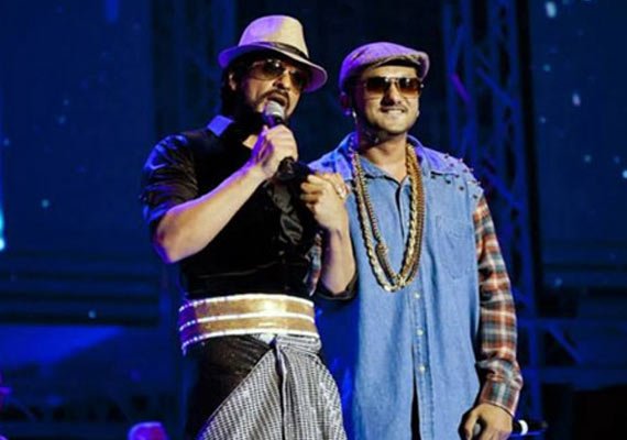 Shah Rukh Khan slapped Yo Yo Honey Singh during 'SLAM The Tour' concert? |  Bollywood News – India TV