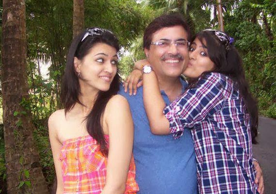 Kriti sanon father