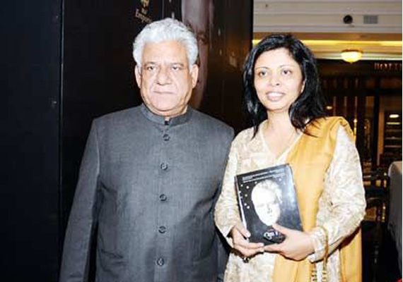 Om Puri Denies Wife S Allegations Of Violence Bollywood News India Tv