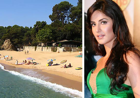 Shy Katrina On A Spanish Nude Beach Bollywood News India TV