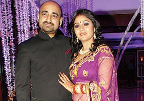 Sunidhi Chauhan marries Hitesh Sonik | Bollywood News – India TV