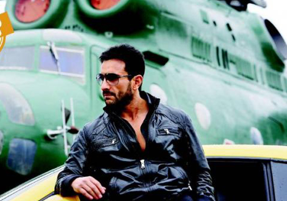 3 booked for defacing raj monument for shooting of saif s