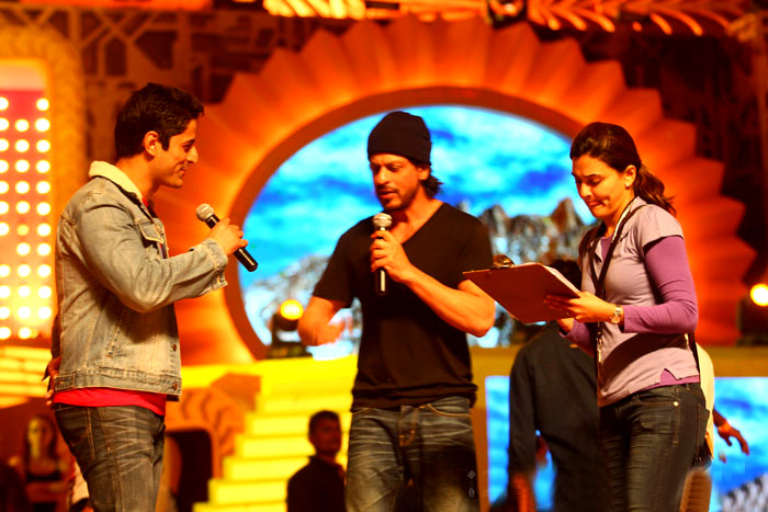 Shah Rukh Khan gives tips to 'Mahadev' aka Mohit Raina | Bollywood News